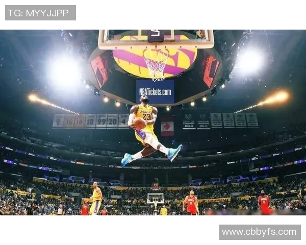 科比与詹姆斯巅峰对决精彩比赛视频回顾与分析